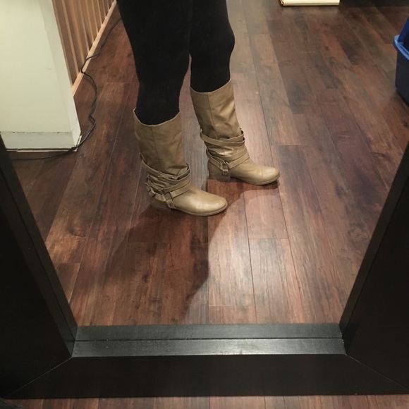 Grey boots - Picture 2 of 3